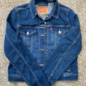 Gently worn ladies Levi’s denim jacket. Most likely from a 2016 collection.